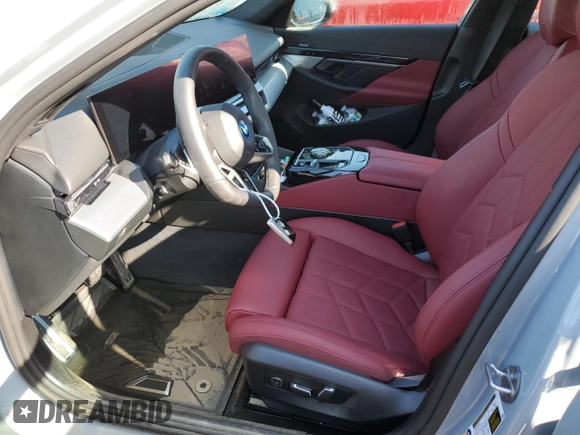 2024 BMW i5 eDrive40 z VIN WBY33FK02RCR43716, wystawiony jako Copart lot #68262434 z przebiegiem Nie podano mil oraz Szkoda całkowita • Salvage title. Historia ofert i sprzedaży dostępna na DreamBid. Obrazek 7.