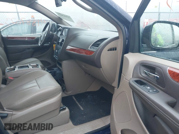 2016 Chrysler Town & Country Touring with VIN 2C4RC1BGXGR229560, listed as a IAAI auction lot 41887023 with 103,429 mi miles. Bid and sale history available at carsss.com. Image 5.