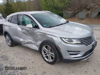 2017 Lincoln MKC Reserve z VIN 5LMCJ3D96HUL54042, wystawiony jako IAAI lot #42112510 z przebiegiem 101 456 mil mil oraz . Historia ofert i sprzedaży dostępna na DreamBid. Obrazek 1.