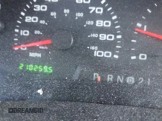 2005 Ford Excursion Limited с VIN 1FMNU43S85ED45734, выставлен на аукционе IAAI как лот 41414423 с пробегом 210 259 миль миль и . История ставок и продаж доступна на DreamBid. Изображение 7.