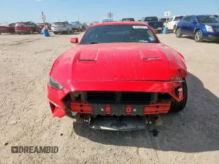 2019 Ford Mustang EcoBoost z VIN 1FA6P8TH7K5143139, wystawiony jako Copart lot #61650975 z przebiegiem 76 223 mil mil oraz Szkoda całkowita • Salvage title. Historia ofert i sprzedaży dostępna na DreamBid. Obrazek 5.