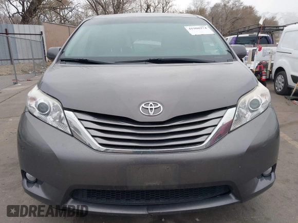 2015 Toyota Sienna XLE with VIN 5TDYK3DC6FS672329, listed as a IAAI auction lot 41908974 with 117,950 mi miles. Bid and sale history available at carsss.com. Image 12.