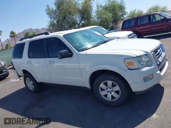 2010 Ford Explorer XLT z VIN 1FMEU6DE8AUA53893, wystawiony jako IAAI lot #42467166 z przebiegiem 84 072 mil mil oraz . Historia ofert i sprzedaży dostępna na DreamBid. Obrazek 12.