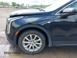 2019 Cadillac XT4 AWD Luxury z VIN 1GYFZBR41KF150209, wystawiony jako IAAI lot #42325529 z przebiegiem 76 828 mil mil oraz . Historia ofert i sprzedaży dostępna na DreamBid. Obrazek 18.