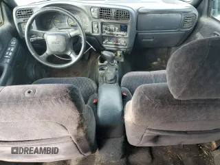2001 GMC Jimmy SLE with VIN 1GKDT13W512196056, listed as a Copart auction lot 46338225 with 205,918 mi miles and Salvage Title. Bid and sale history available at carsss.com. Image 8.