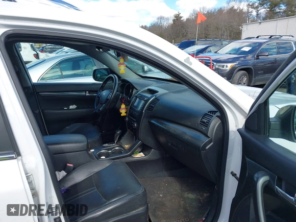 2011 Kia Sorento SX with VIN 5XYKWDA28BG149350, listed as a IAAI auction lot 41738960 with 190,218 mi miles. Bid and sale history available at carsss.com. Image 5.