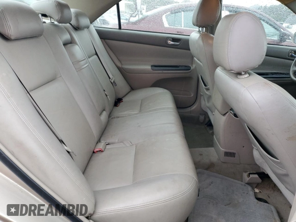 2005 Toyota Camry STD z VIN 4T1BE32K55U629355, wystawiony jako Copart lot #82282494 z przebiegiem 297 925 mil mil oraz Czysty tytuł • Clean title. Historia ofert i sprzedaży dostępna na DreamBid. Obrazek 10.