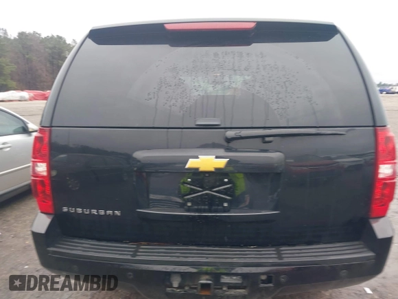 2014 Chevrolet Suburban LT with VIN 1GNSCJE06ER233762, listed as a IAAI auction lot 41515686 with 125,442 mi miles. Bid and sale history available at carsss.com. Image 16.