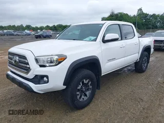 2017 Toyota Tacoma SR5 z VIN 5TFCZ5AN9HX115659, wystawiony jako IAAI lot #42375002 z przebiegiem 105 170 mil mil oraz . Historia ofert i sprzedaży dostępna na DreamBid. Obrazek 2.
