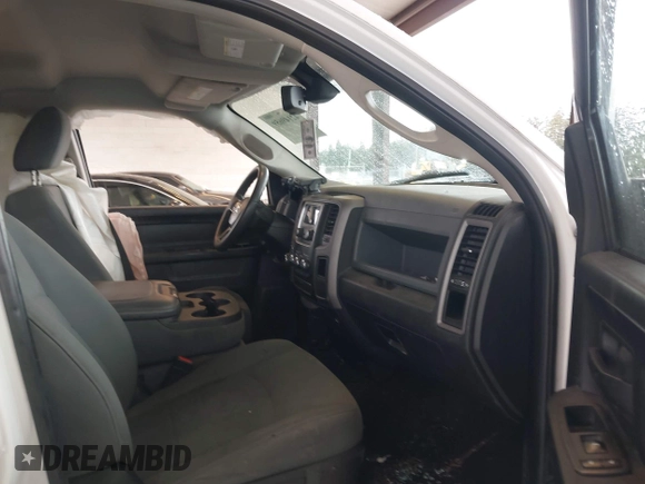 2014 Ram 1500 Tradesman z VIN 1C6RR7FGXES305972, wystawiony jako IAAI lot #42149659 z przebiegiem 163 374 mil mil oraz . Historia ofert i sprzedaży dostępna na DreamBid. Obrazek 5.