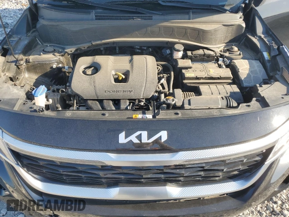 2023 Kia Seltos EX z VIN KNDERCAA8P7376662, wystawiony jako Copart lot #53665115 z przebiegiem 49 481 mil mil oraz Szkoda całkowita • Salvage title. Historia ofert i sprzedaży dostępna na DreamBid. Obrazek 11.