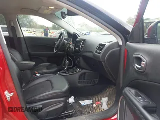 2020 Jeep Compass North z VIN 3C4NJDBB8LT133542, wystawiony jako IAAI lot #42156144 z przebiegiem 53 034 mil mil oraz . Historia ofert i sprzedaży dostępna na DreamBid. Obrazek 5.