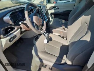 2018 Chrysler Pacifica Touring with VIN 2C4RC1DG0JR168076, listed as a Copart auction lot 62924895 with 125,767 mi miles and Clean title. Bid and sale history available at DreamBid. Image 7.