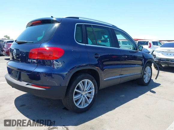 2015 Volkswagen Tiguan SE with VIN WVGAV7AX8FW595806, listed as a IAAI auction lot 42644395 with 51,638 mi miles and . Bid and sale history available at DreamBid. Image 4.