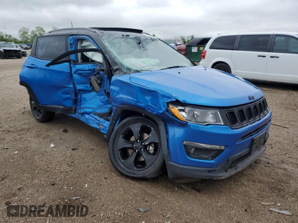 2020 Jeep Compass Latitude z VIN 3C4NJCBB4LT102329, wystawiony jako Copart lot #57476875 z przebiegiem Nie podano mil oraz Szkoda całkowita • Salvage title. Historia ofert i sprzedaży dostępna na DreamBid. Obrazek 4.