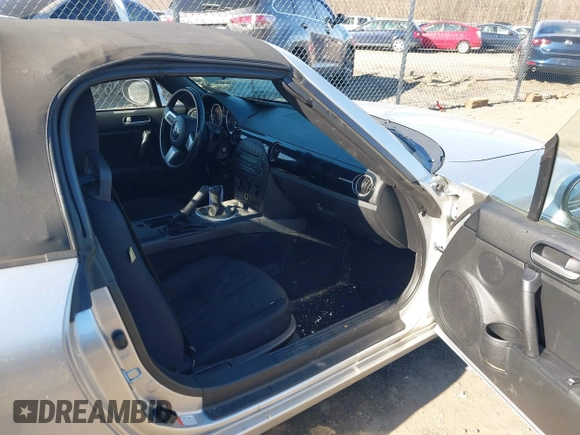 2007 Mazda MX-5 Miata Sport z VIN JM1NC25F170135777, wystawiony jako IAAI lot #41746586 z przebiegiem 107 302 mil mil oraz . Historia ofert i sprzedaży dostępna na DreamBid. Obrazek 5.
