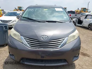 2012 Toyota Sienna XLE AAS z VIN 5TDYK3DC3CS240342, wystawiony jako IAAI lot #42172125 z przebiegiem 244 483 mil mil oraz . Historia ofert i sprzedaży dostępna na DreamBid. Obrazek 12.