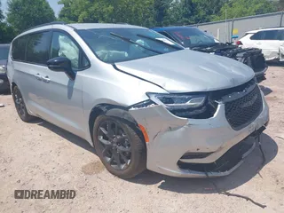 2024 Chrysler Pacifica Touring L with VIN 2C4RC1BG0RR173891, listed as a IAAI auction lot 42766672 with 15,536 mi miles and . Bid and sale history available at DreamBid. Image 1.