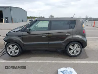 2010 Kia Soul + with VIN KNDJT2A21A7159044, listed as a IAAI auction lot 41877813 with 121,814 mi miles. Bid and sale history available at carsss.com. Image 14.