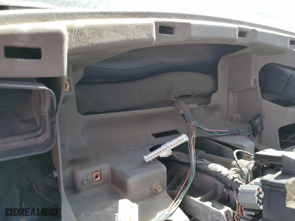 2001 Ford Super Duty F-350 DRW XL with VIN 1FTWW33F01EB45330, listed as a Copart auction lot 46483835 with 0 mi miles and Salvage Title. Bid and sale history available at carsss.com. Image 9.