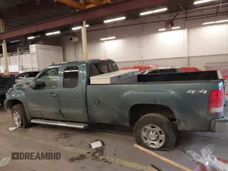2008 GMC Sierra 2500HD SLT z VIN 1GTHK29648E184776, wystawiony jako IAAI lot #41702854 z przebiegiem 215 160 mil mil oraz . Historia ofert i sprzedaży dostępna na DreamBid. Obrazek 13.