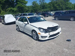 2012 Mercedes-Benz C 300 Sport z VIN WDDGF8BB8CA691471, wystawiony jako IAAI lot #42621659 z przebiegiem 96 945 mil mil oraz . Historia ofert i sprzedaży dostępna na DreamBid. Obrazek 1.