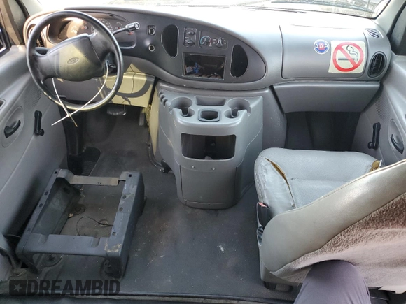2000 Ford Econoline Passenger XL with VIN 1FBSS31L3YHB98619, listed as a Copart auction lot 77615904 with 316,815 mi miles and Clean Title. Bid and sale history available at DreamBid. Image 8.