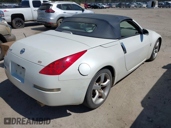 2006 Nissan 350Z Touring with VIN JN1AZ36A96M452478, listed as a IAAI auction lot 41843993 with 211,567 mi miles. Bid and sale history available at carsss.com. Image 4.