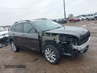 2018 Jeep Cherokee Latitude with VIN 1C4PJLCB6JD588989, listed as a IAAI auction lot 41319570 with 71,333 mi miles. Bid and sale history available at carsss.com. Image 14.