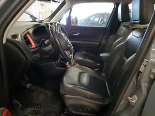 2018 Jeep Renegade Trailhawk z VIN ZACCJBCB6JPH28257, wystawiony jako Copart lot #56351415 z przebiegiem 134 598 mil mil oraz Szkoda całkowita • Salvage title. Historia ofert i sprzedaży dostępna na DreamBid. Obrazek 7.