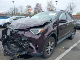 2018 Toyota RAV4 XLE with VIN 2T3RFREV5JW811742, listed as a IAAI auction lot 42030276 with 58,034 mi miles. Bid and sale history available at carsss.com. Image 2.