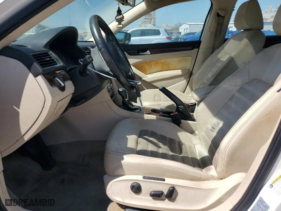 2013 Volkswagen Passat SEL Premium with VIN 1VWCM7A34DC029246, listed as a Copart auction lot 48924355 with 131,762 mi miles and Clean Title. Bid and sale history available at carsss.com. Image 7.