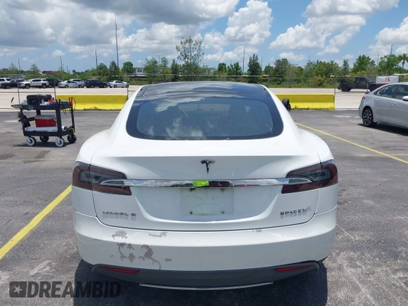 2013 Tesla Model S with VIN 5YJSA1CG4DFP21658, listed as a IAAI auction lot 42398609 with 116,068 mi miles and . Bid and sale history available at DreamBid. Image 16.