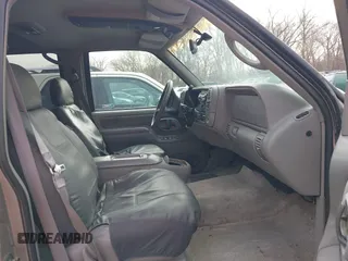 1998 GMC Suburban z VIN 3GKFK16R1WG510379, wystawiony jako IAAI lot #41859604 z przebiegiem 300 493 mil mil oraz . Historia ofert i sprzedaży dostępna na DreamBid. Obrazek 5.