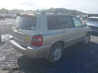 2006 Toyota Highlander w/3rd Row with VIN JTEEP21A660143026, listed as a IAAI auction lot 42090337 with 254,242 mi miles. Bid and sale history available at carsss.com. Image 4.