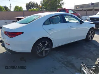 2023 Mercedes-Benz CLA 250 z VIN W1K5J4GB6PN412041, wystawiony jako IAAI lot #42298422 z przebiegiem 12 316 mil mil oraz . Historia ofert i sprzedaży dostępna na DreamBid. Obrazek 4.