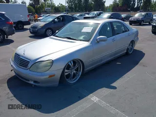 2000 Mercedes-Benz S 320/430/500 z VIN WDBNG75J5YA060601, wystawiony jako IAAI lot #42455346 z przebiegiem Nie podano mil oraz . Historia ofert i sprzedaży dostępna na DreamBid. Obrazek 2.