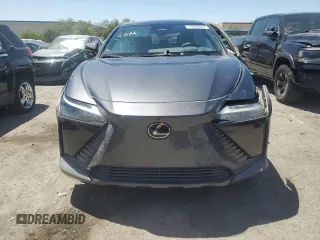 2023 Lexus RZ 450e Premium z VIN JTJAAAAB7PA010338, wystawiony jako Copart lot #59992004 z przebiegiem 10 040 mil mil oraz Szkody całkowita. Historia ofert i sprzedaży dostępna na DreamBid. Obrazek 5.