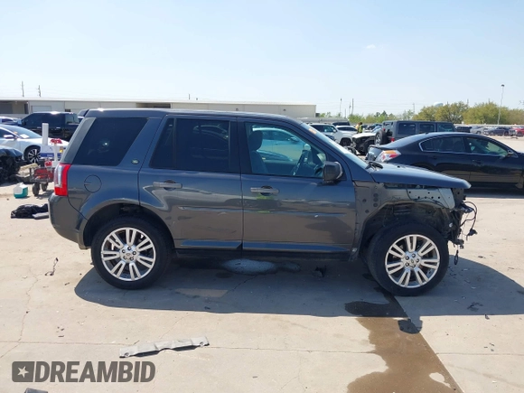 2010 Land Rover LR2 HSE z VIN SALFR2BN4AH180051, wystawiony jako IAAI lot #41830326 z przebiegiem 219 727 mil mil oraz . Historia ofert i sprzedaży dostępna na DreamBid. Obrazek 14.