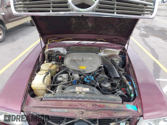1985 Mercedes-Benz 380 z VIN WDBBA45C0FA026342, wystawiony jako IAAI lot #42197536 z przebiegiem 116 373 mil mil oraz . Historia ofert i sprzedaży dostępna na DreamBid. Obrazek 10.