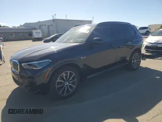 2023 BMW X5 xDrive45e with VIN 5UXTA6C03P9P44673, listed as a Copart auction lot 46477355 with 5,164 mi miles and Salvage Title. Bid and sale history available at carsss.com. Image 1.