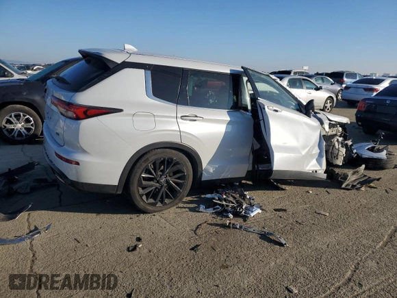 2023 Mitsubishi Outlander SE z VIN JA4J3UA81PZ031071, wystawiony jako Copart lot #42016205 z przebiegiem 40 627 mil mil oraz Szkoda całkowita • Salvage title. Historia ofert i sprzedaży dostępna na DreamBid. Obrazek 3.