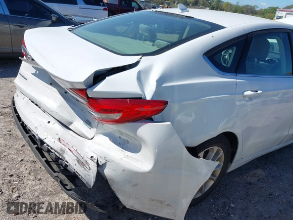 2020 Ford Fusion SE with VIN 3FA6P0HDXLR104549, listed as a IAAI auction lot 41790043 with 31,368 mi miles. Bid and sale history available at carsss.com. Image 6.