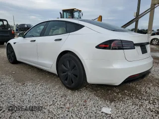 2024 Tesla Model S z VIN 5YJSA1E56RF543139, wystawiony jako Copart lot #86568584 z przebiegiem 1 212 mil mil oraz Szkoda całkowita • Salvage title. Historia ofert i sprzedaży dostępna na DreamBid. Obrazek 2.