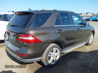 2015 Mercedes-Benz M 350 with VIN 4JGDA5JB3FA488791, listed as a IAAI auction lot 41968288 with 118,825 mi miles and . Bid and sale history available at DreamBid. Image 4.
