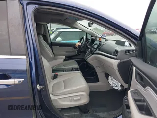 2018 Honda Odyssey Touring with VIN 5FNRL6H85JB001501, listed as a IAAI auction lot 41911497 with 92,407 mi miles. Bid and sale history available at carsss.com. Image 5.