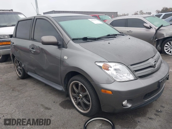 2005 Scion xA z VIN JTKKT624850109244, wystawiony jako IAAI lot #42171971 z przebiegiem 167 588 mil mil oraz . Historia ofert i sprzedaży dostępna na DreamBid. Obrazek 1.
