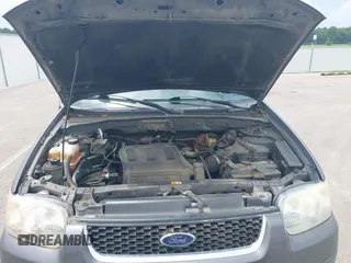 2004 Ford Escape Limited z VIN 1FMCU941X4KA49169, wystawiony jako IAAI lot #42491024 z przebiegiem 310 880 mil mil oraz . Historia ofert i sprzedaży dostępna na DreamBid. Obrazek 10.