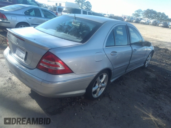 2005 Mercedes-Benz C 320 с VIN WDBRF64J85F666828, выставлен на аукционе IAAI как лот 41214432 с пробегом 269 425 миль миль и . История ставок и продаж доступна на DreamBid. Изображение 4.