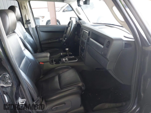 2010 Jeep Commander Sport z VIN 1J4RG4GT0AC118912, wystawiony jako IAAI lot #41605202 z przebiegiem 181 360 mil mil oraz . Historia ofert i sprzedaży dostępna na DreamBid. Obrazek 5.